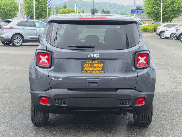 Used 2023 Jeep Renegade Latitude image 4
