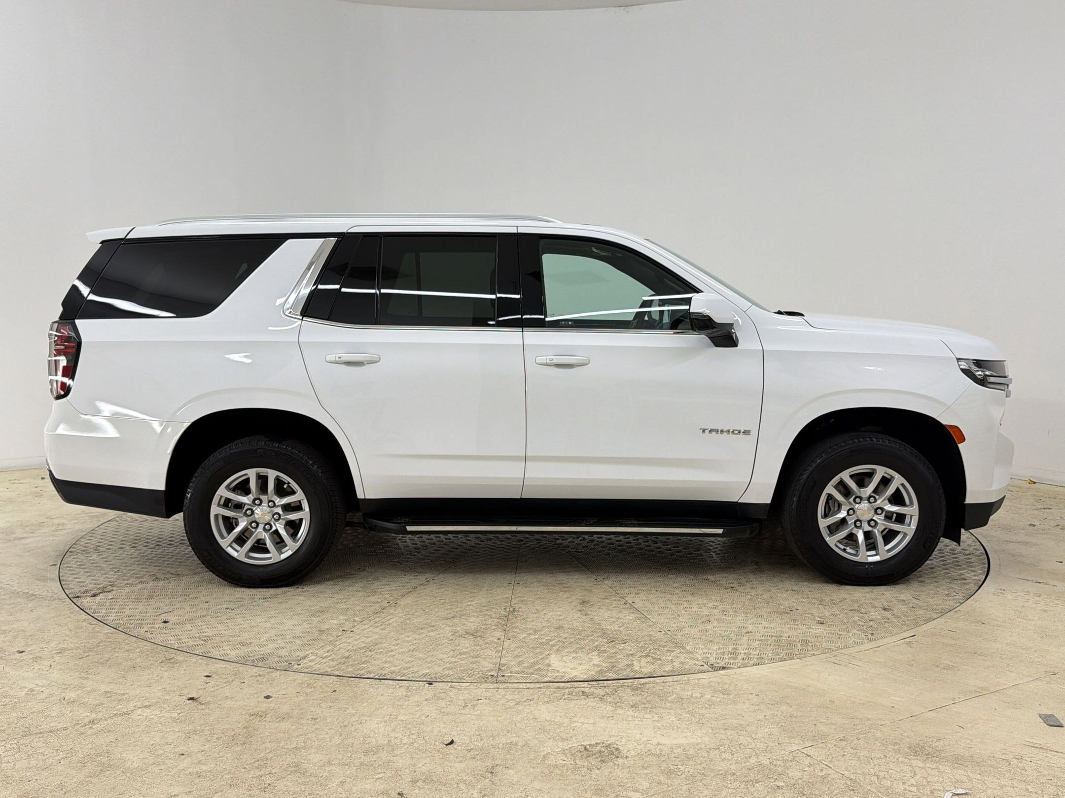 Used 2023 Chevrolet Tahoe LT w/ Luxury Package image 8