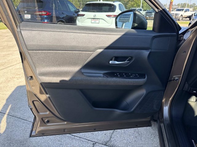 Used 2025 Nissan Kicks SV w/ SV Premium Package FWD image 20