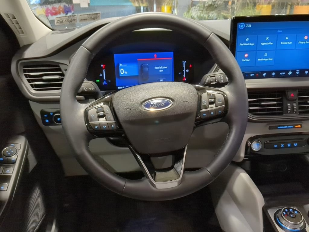 Certified 2025 Ford Escape SE image 12