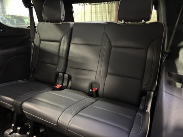 Used 2023 GMC Yukon SLT w/ SLT Luxury Package AWD/4WD image 23