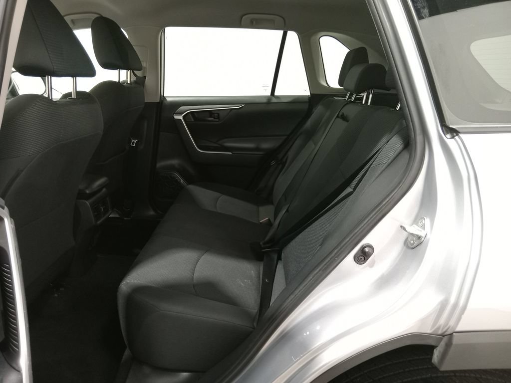 Used 2022 Toyota RAV4 LE FWD image 12
