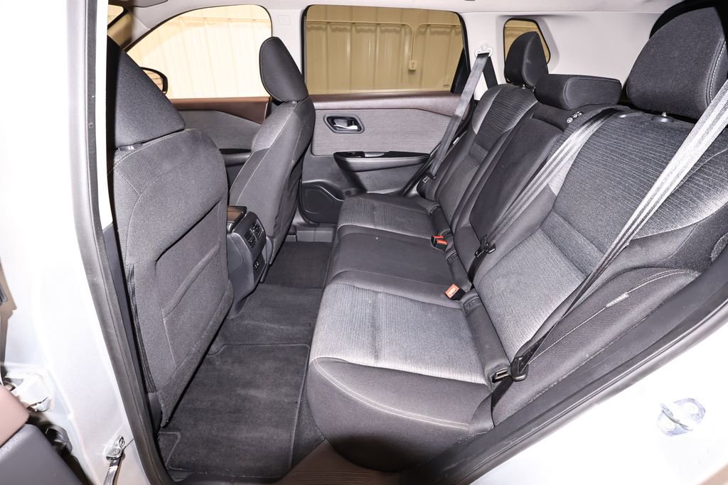 Used 2022 Nissan Rogue SV FWD image 16