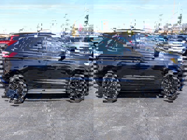 Certified 2023 Ford Edge ST-Line image 9