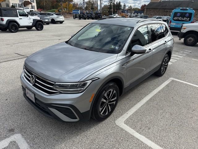 Used 2023 Volkswagen Tiguan S image 2
