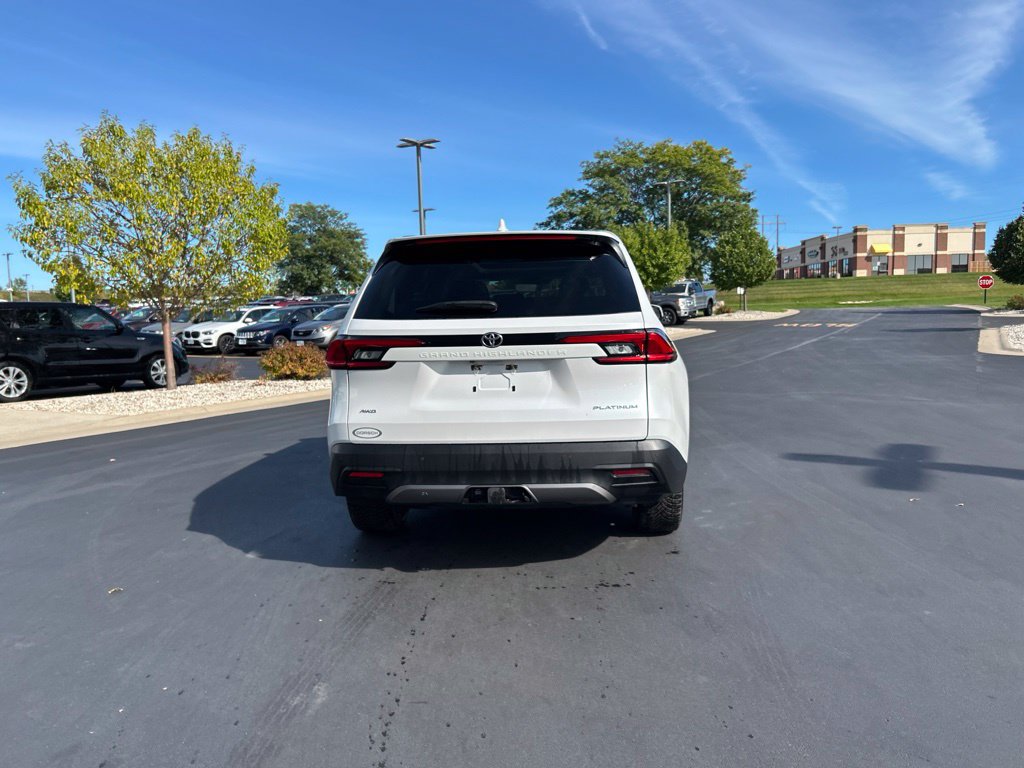 Used 2024 Toyota Grand Highlander AWD image 7