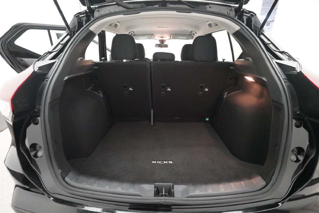 Used 2023 Nissan Kicks SR FWD image 10