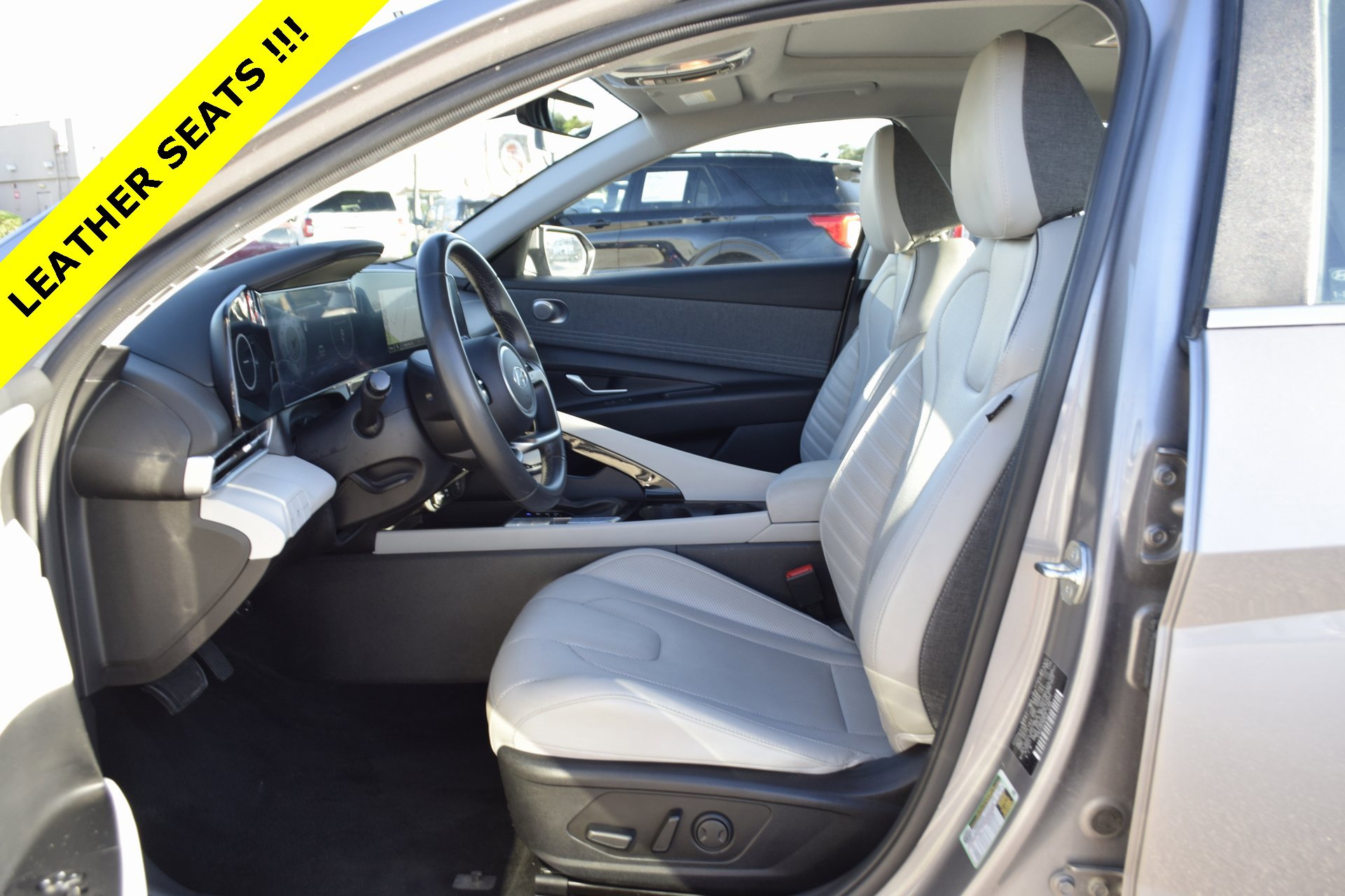 Used 2024 Hyundai Elantra Limited image 3