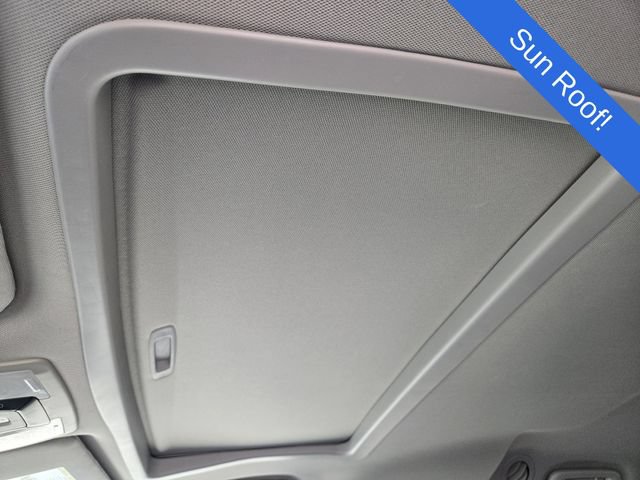 Used 2020 Toyota Sienna XLE w/ XLE Navigation Package FWD image 24