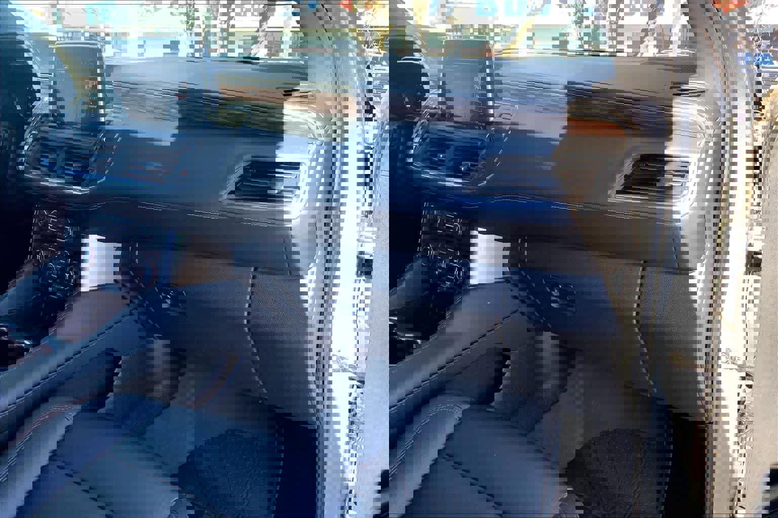 Used 2023 Chevrolet Suburban LT w/ Luxury Package image 18