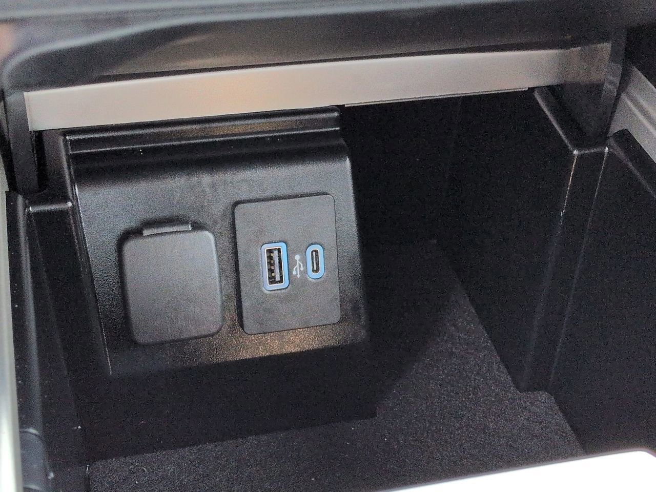 Certified 2023 Ford Explorer XLT w/ Equipment Group 202A image 22