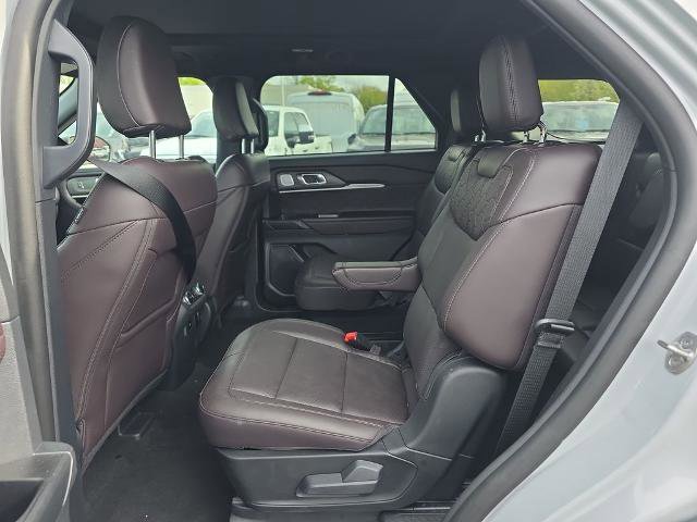 Certified 2025 Ford Explorer Platinum w/ LUX Leather Package AWD/4WD image 17