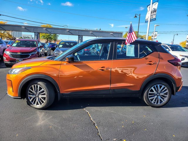 Used 2023 Nissan Kicks SV image 2