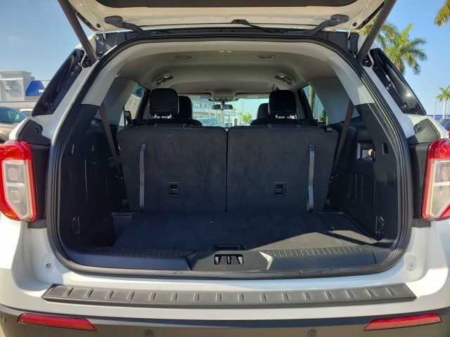 Certified 2022 Ford Explorer XLT w/ Equipment Group 202A RWD image 9