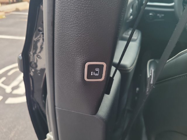 Used 2025 Chrysler Pacifica Limited FWD image 25