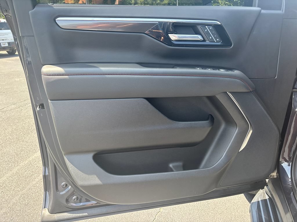 Used 2025 Chevrolet Tahoe RST AWD/4WD image 17