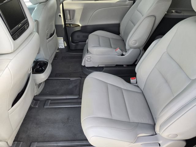 Used 2020 Toyota Sienna XLE w/ XLE Navigation Package FWD image 29
