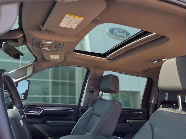 Used 2025 Chevrolet Silverado 2500 LTZ w/ LTZ Premium Package image 16