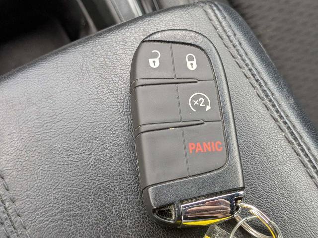 Used 2025 Jeep Compass Latitude AWD/4WD image 32