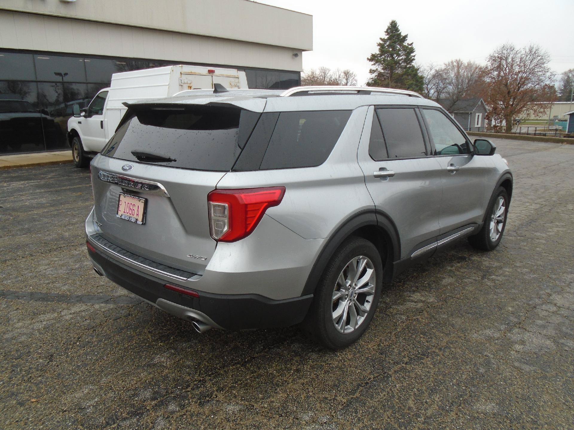 Certified 2024 Ford Explorer Limited AWD/4WD image 5