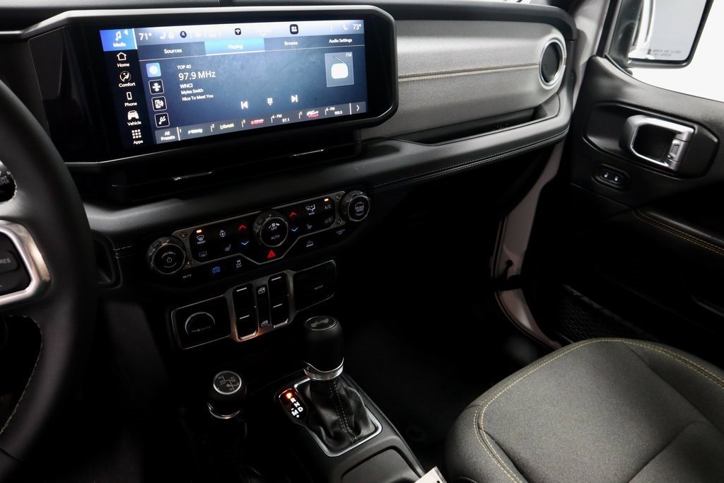 Used 2025 Jeep Wrangler Unlimited Sahara image 30