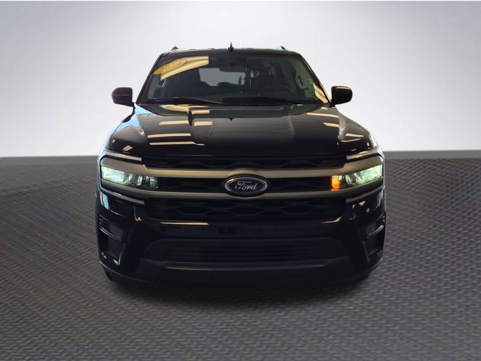 Certified 2024 Ford Expedition XLT image 3