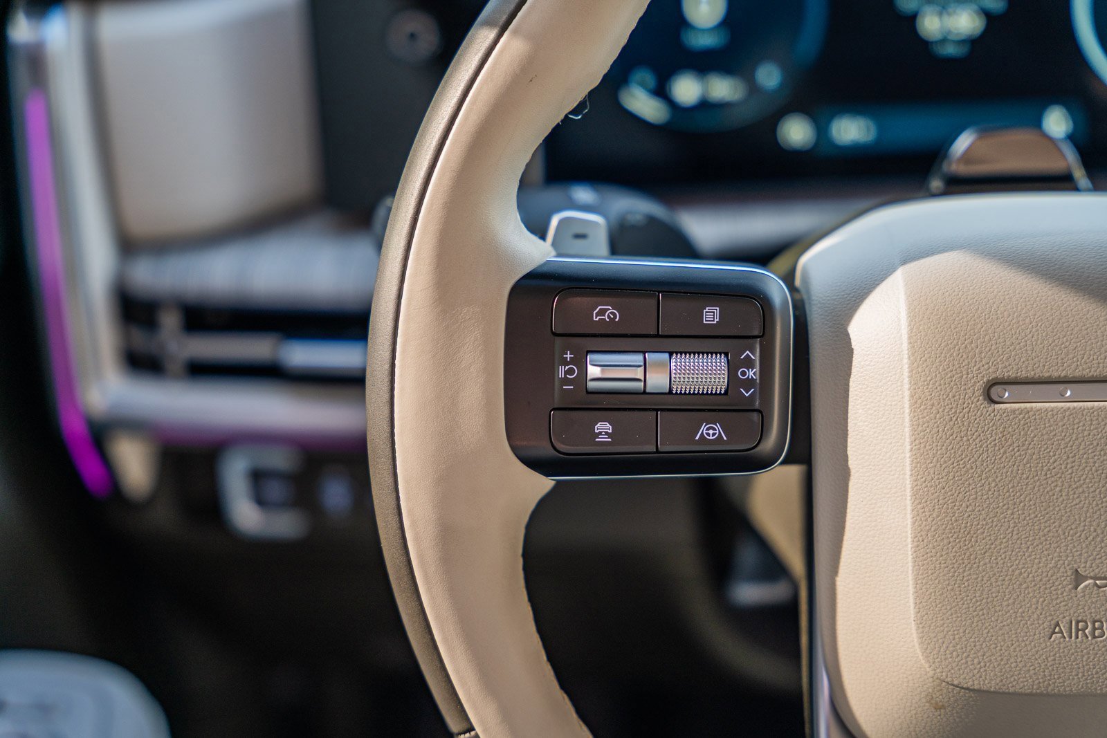 Used 2025 Hyundai Santa Fe Calligraphy w/ Tow & Go Package image 40