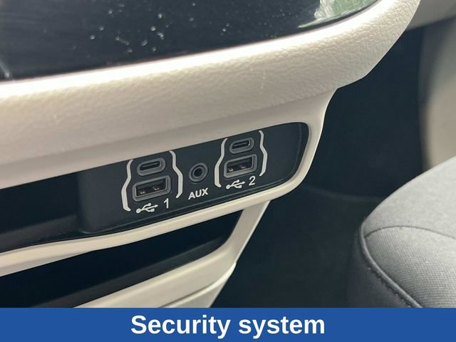 Used 2022 Chrysler Voyager LX FWD image 41