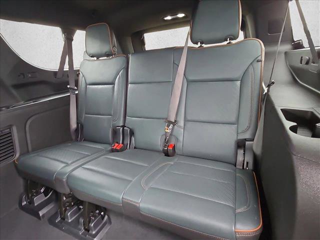 Used 2025 GMC Yukon XL AT4 w/ AT4 Premium Package AWD/4WD image 19