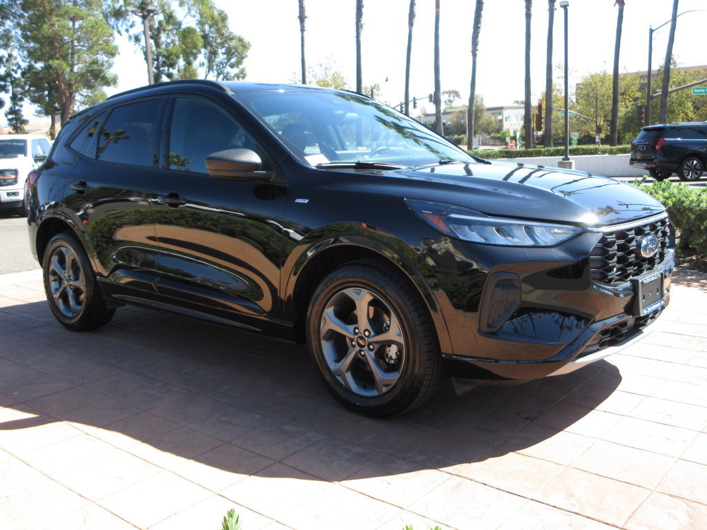 Certified 2023 Ford Escape ST-Line AWD/4WD image 7