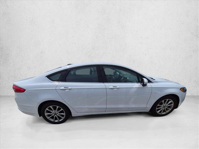 Certified 2017 Ford Fusion SE FWD image 4
