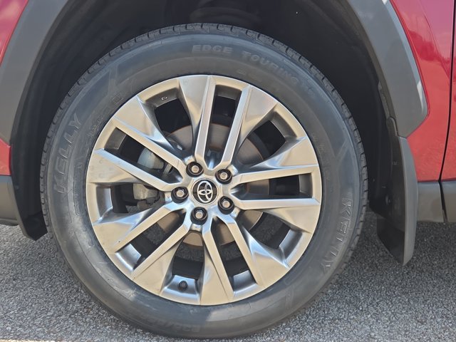 Used 2021 Toyota RAV4 XLE Premium FWD image 9