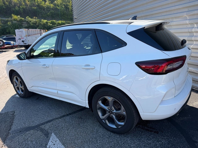 Certified 2023 Ford Escape ST-Line w/ Tech Pack #1 AWD/4WD image 4