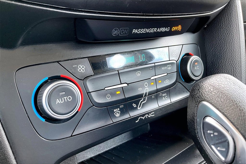 Certified 2018 Ford Focus SE w/ SE Appearance Package image 25