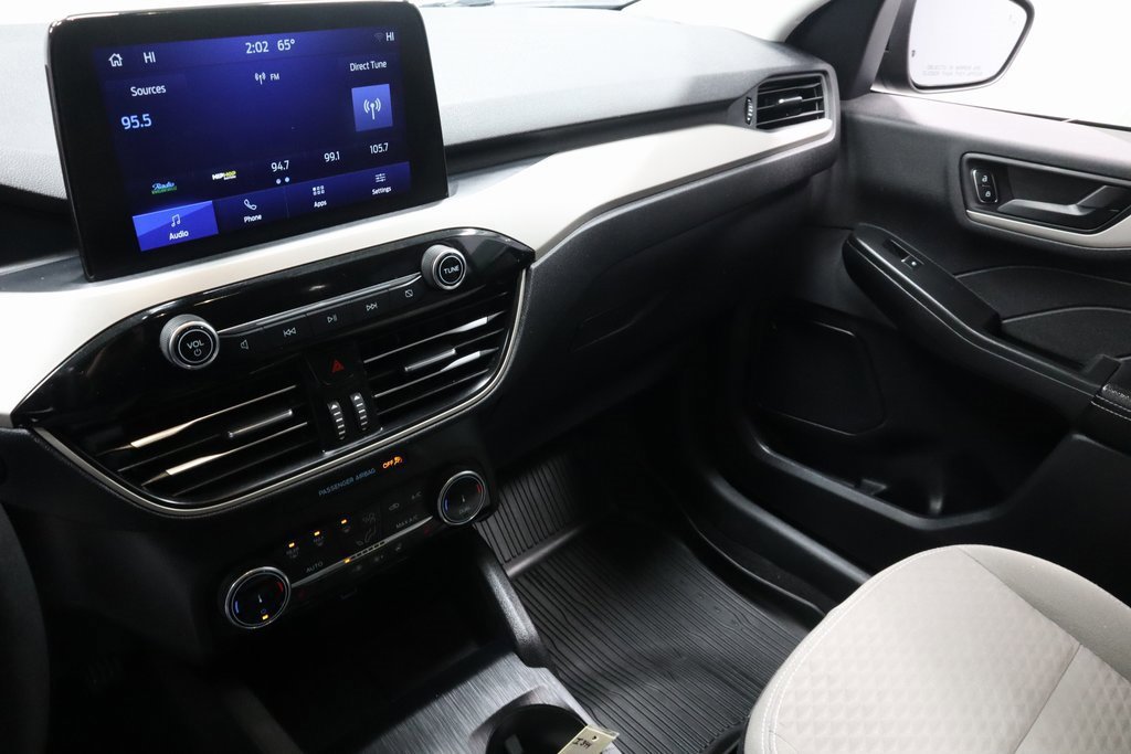 Certified 2022 Ford Escape SE w/ SE Sport Appearance Package image 30