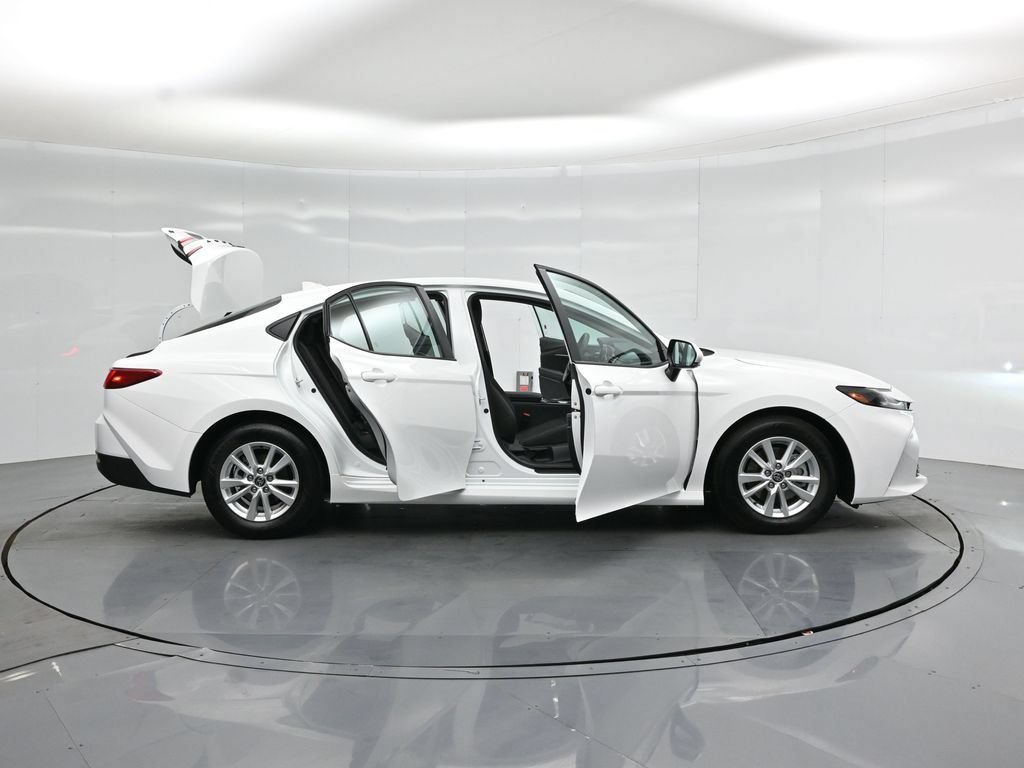 Used 2025 Toyota Camry LE FWD image 4