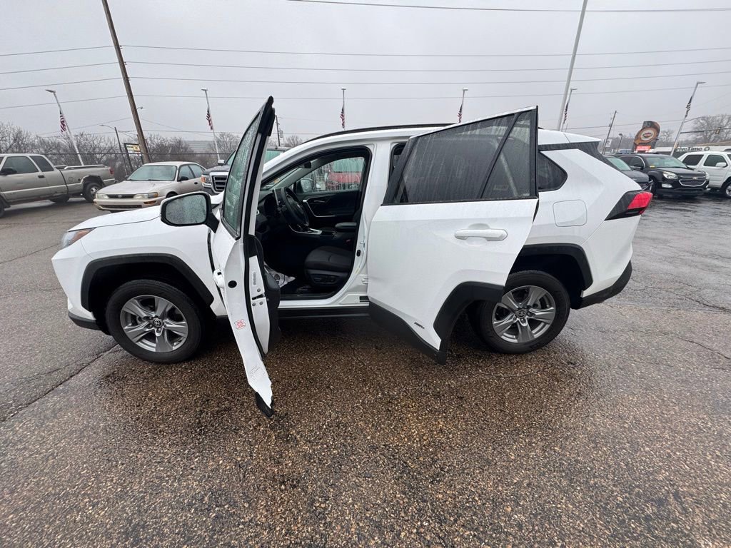Used 2025 Toyota RAV4 XLE image 7