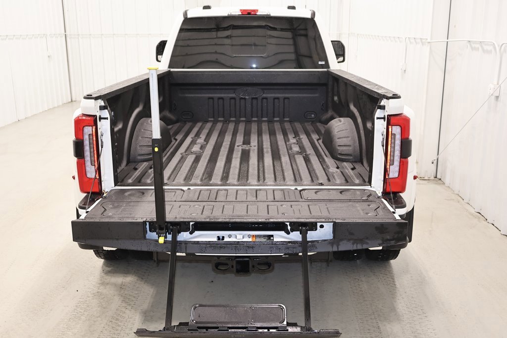 Certified 2025 Ford F450 Platinum w/ FX4 Off-Road Package image 44