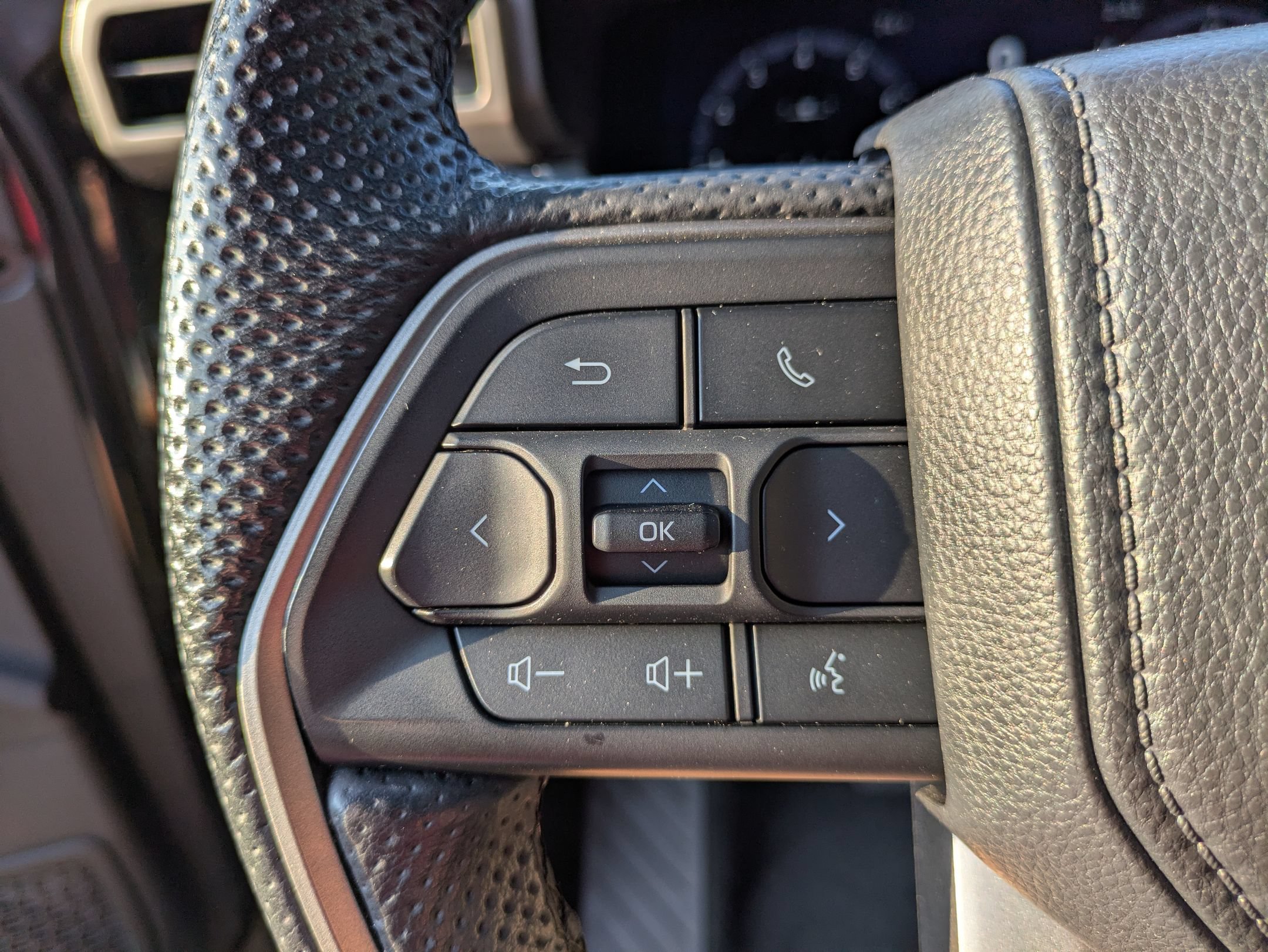 Used 2024 Toyota Tacoma Limited w/ Limited Package (LT) AWD/4WD image 18