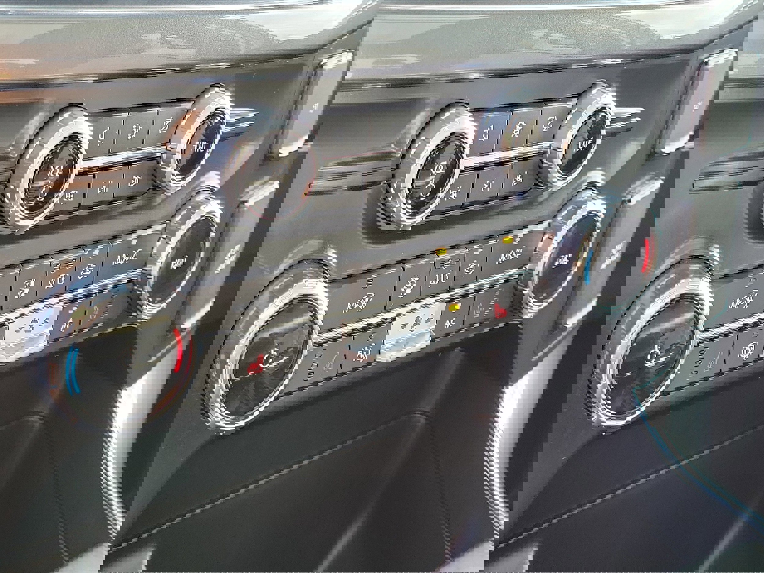 Certified 2022 Ford F150 XLT w/ Equipment Group 302A High image 31