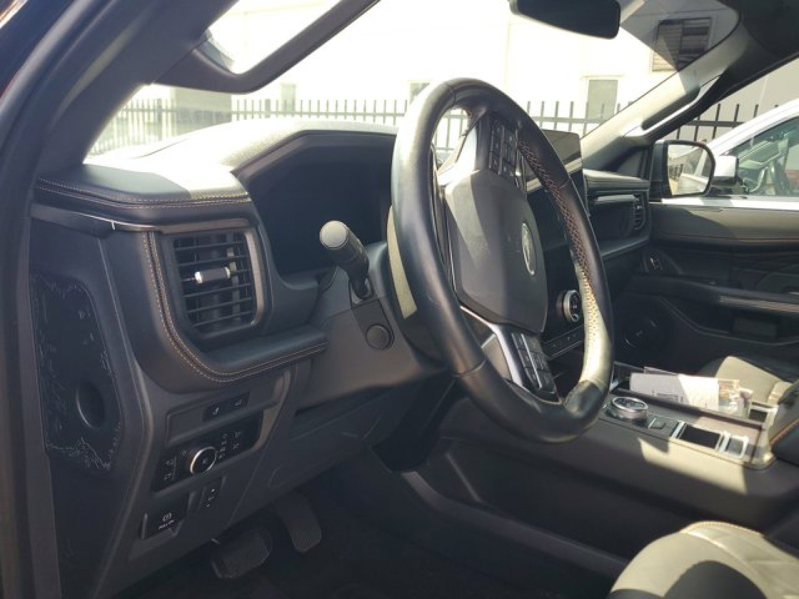 Certified 2024 Ford Expedition Max Platinum RWD image 3