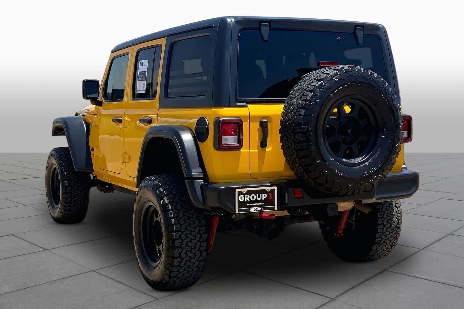 Used 2021 Jeep Wrangler Unlimited Rubicon w/ Cold Weather Group AWD/4WD image 12