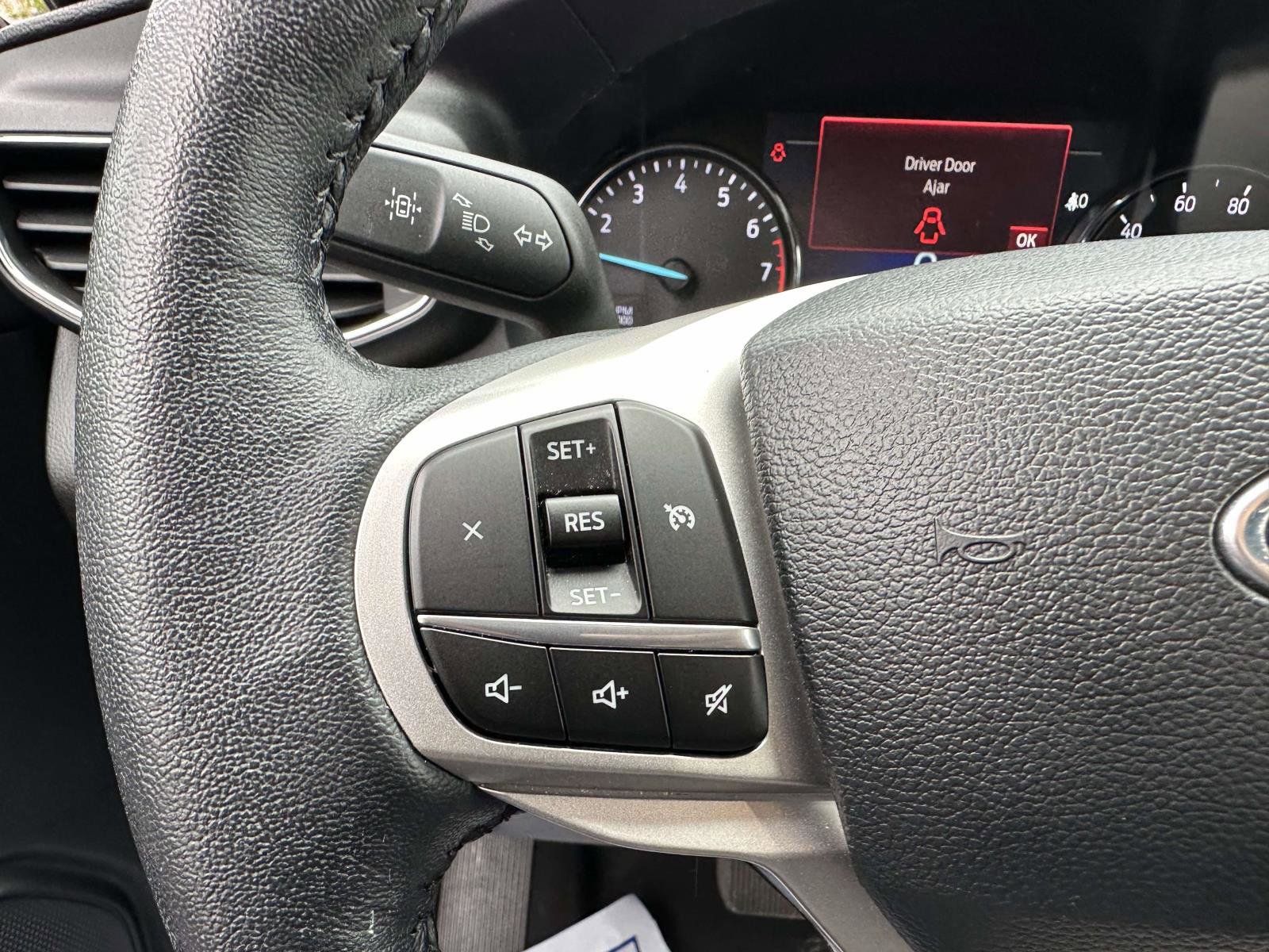 Certified 2022 Ford Explorer XLT w/ Equipment Group 202A AWD/4WD image 32