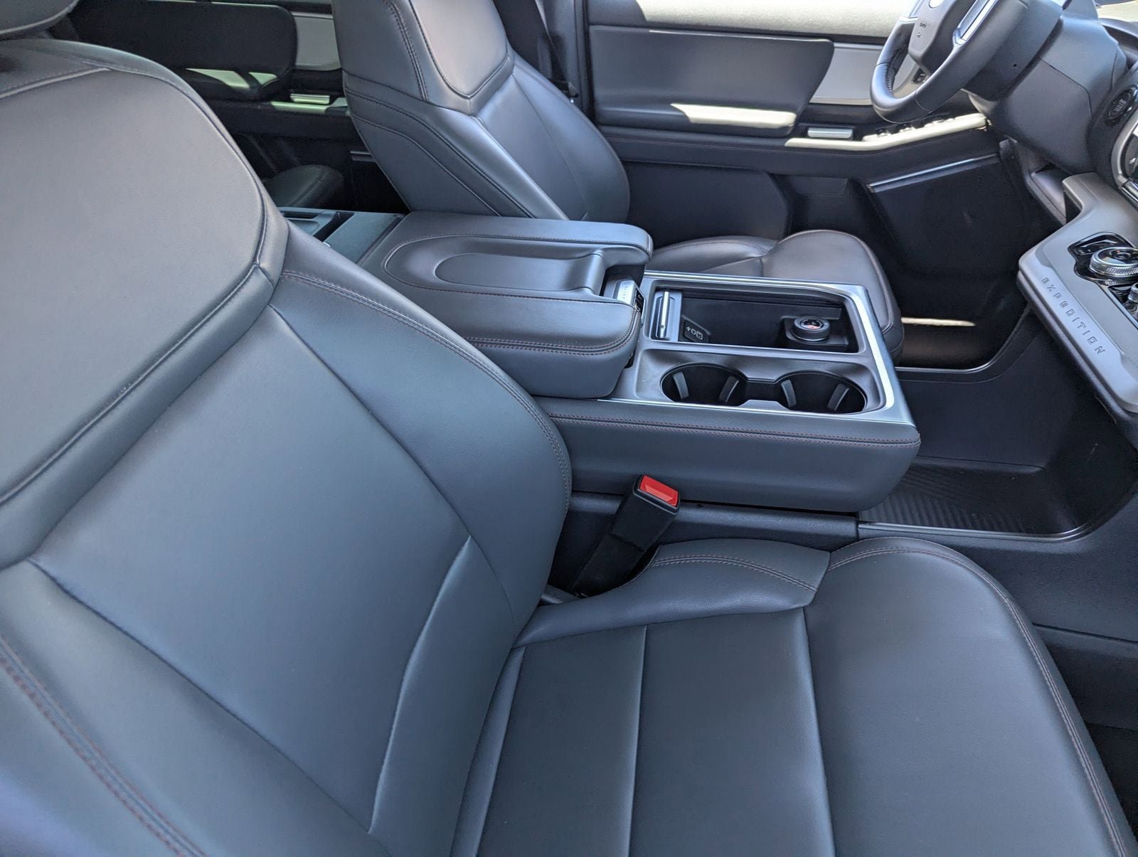 Certified 2025 Ford Expedition Active AWD/4WD image 10
