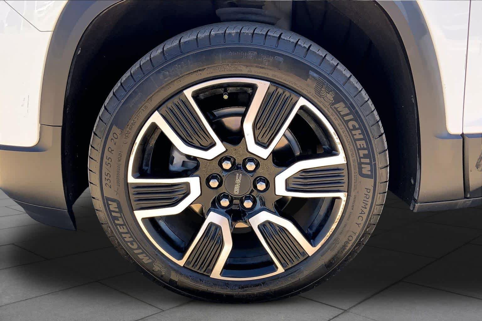 Used 2021 GMC Acadia SLE w/ Driver Convenience Package FWD image 11