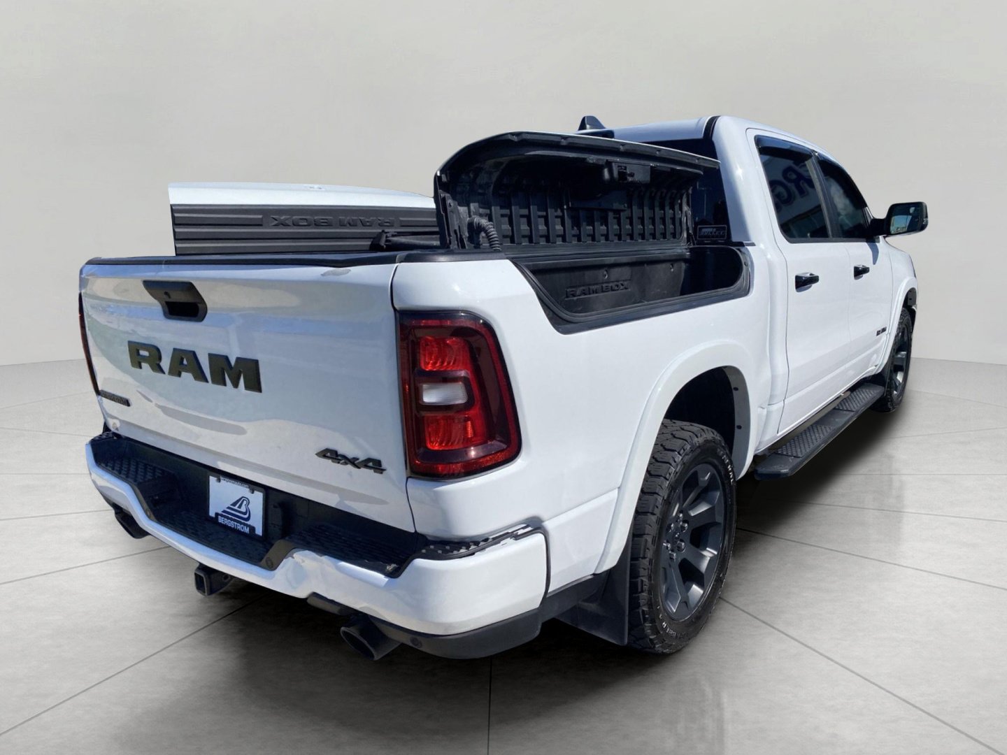 Used 2025 RAM 1500 Big Horn AWD/4WD image 9
