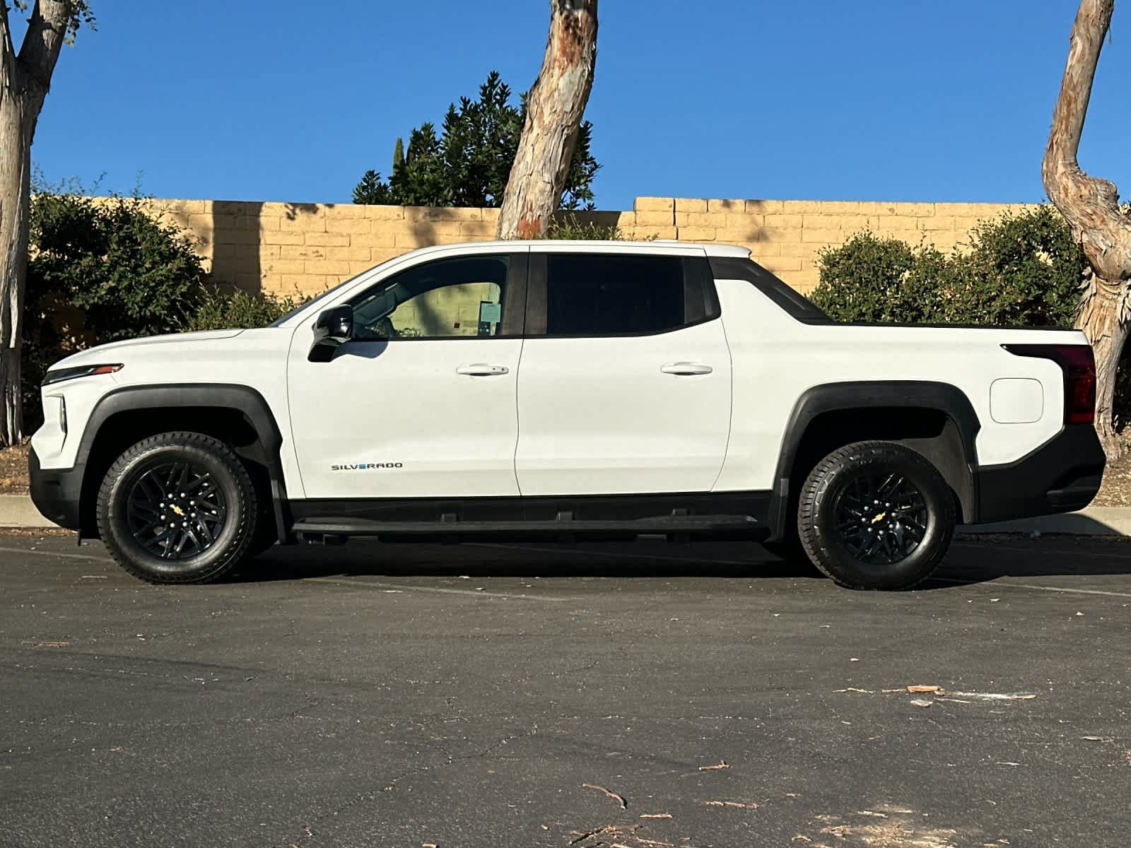 Used 2024 Chevrolet Silverado EV W/T AWD/4WD image 5