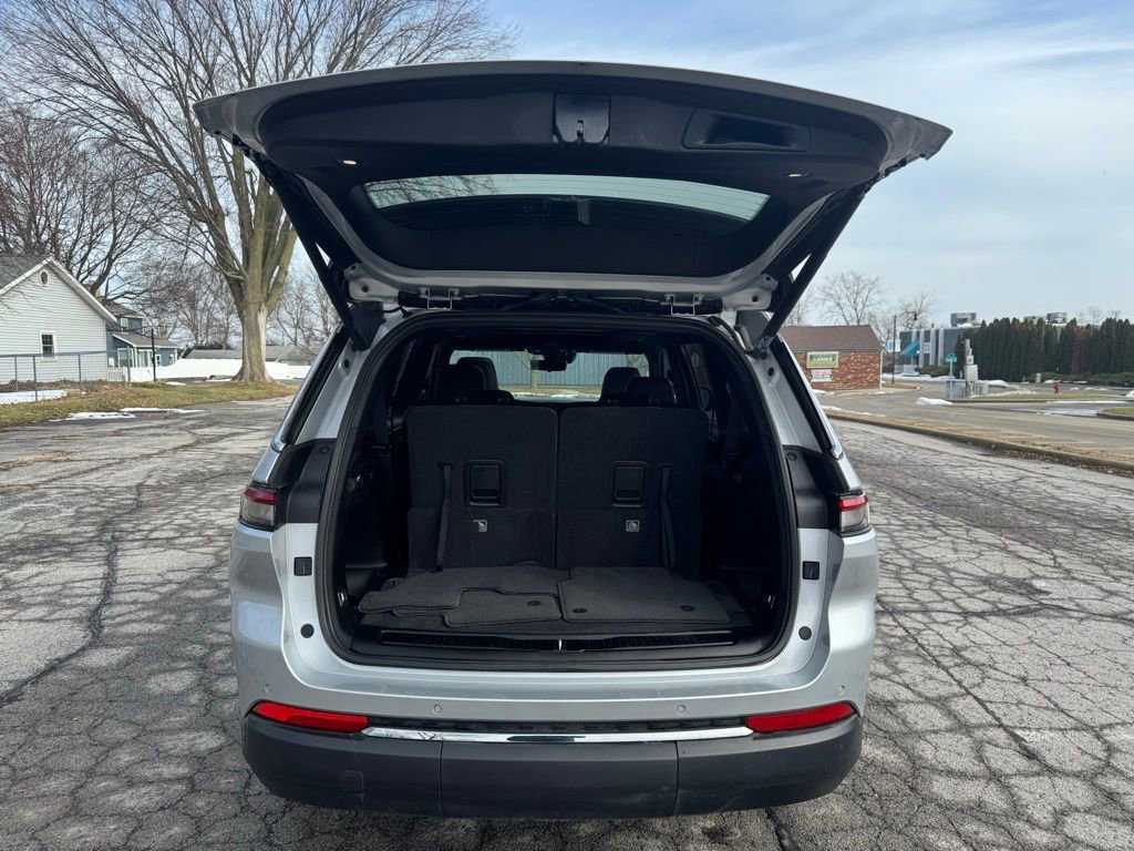 Used 2024 Jeep Grand Cherokee L Limited w/ Luxury Tech Group II image 44