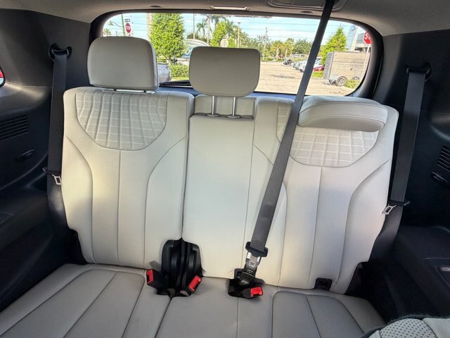 Used 2025 Hyundai Palisade Limited FWD image 14