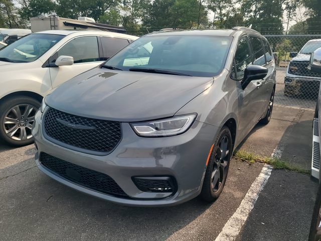 Used 2025 Chrysler Pacifica Limited